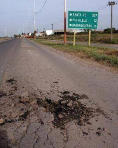 Crece el deterioro de la ruta 11 y se complica la circulaci�n