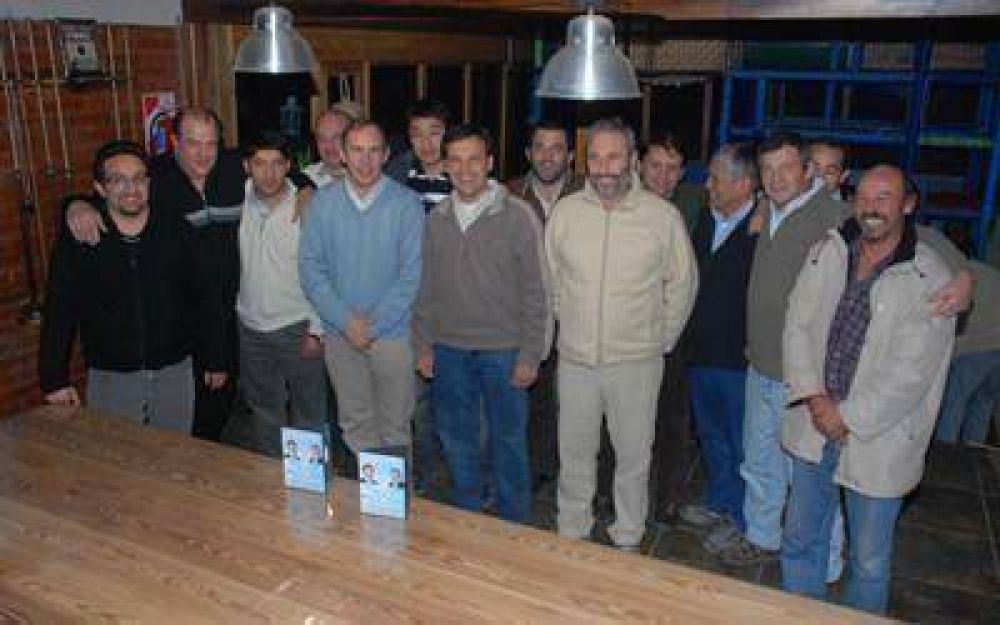 Mac Karthy afianz� en la cordillera su precandidatura a gobernador