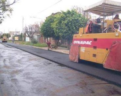 Asfaltan calle Isa�as Torres hasta Galarza