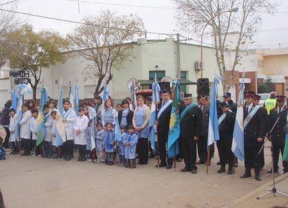  	 D�a de la Bandera en Salto Acto en Escuela N� 3, Misa en la Parroquia e inauguraci�n de nuevos sem�foros
