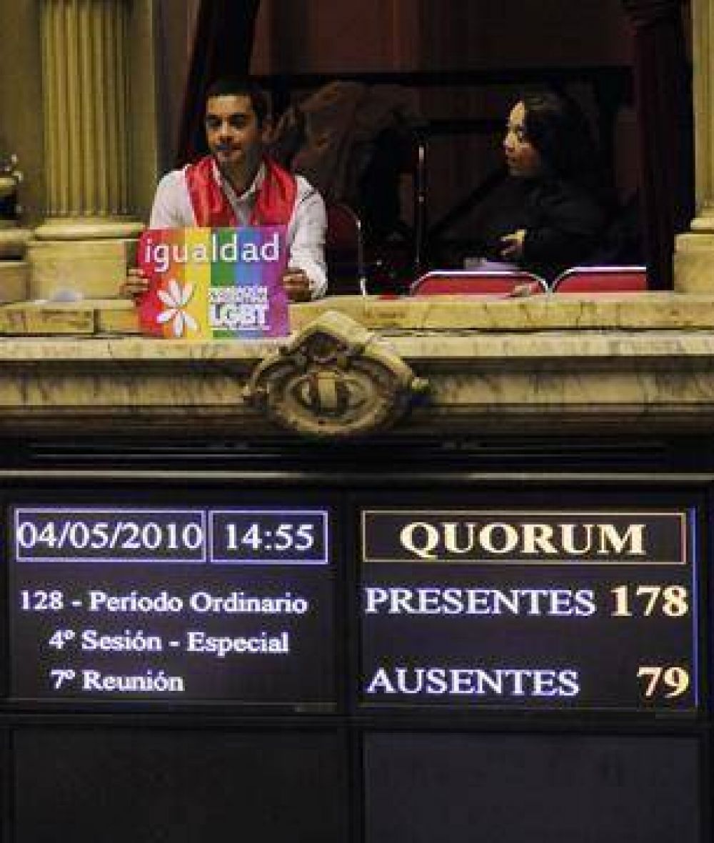  El matrimonio gay vuelve a ser eje de debate en el Senado  