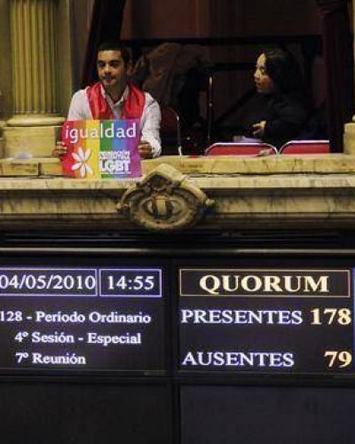  El matrimonio gay vuelve a ser eje de debate en el Senado  