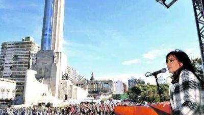 Cristina elogi� el modelo y justific� los conflictos