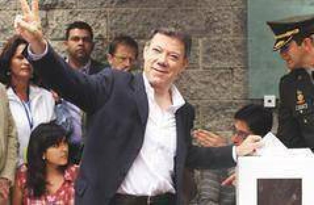 Con una arrollador triunfo, el oficialista Santos es el nuevo presidente de Colombia