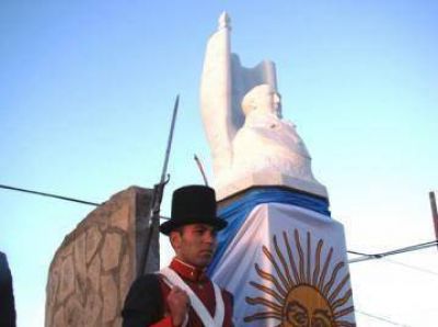 Manuel Belgrano ya tiene un monumento en nuestra ciudad