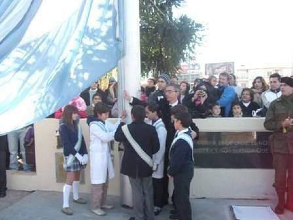 Se realiz� el acto por el d�a de la Bandera en Jun�n