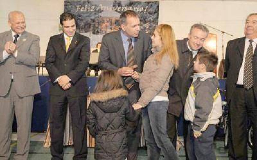 Sarmiento celebr� con una planta que elabora hormig�n