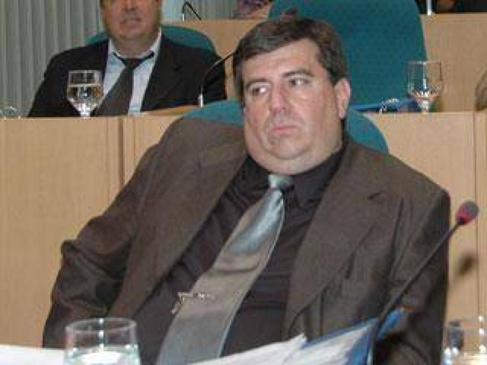 Pol�mica reforma pretende hacer pagos los cargos ad honorem