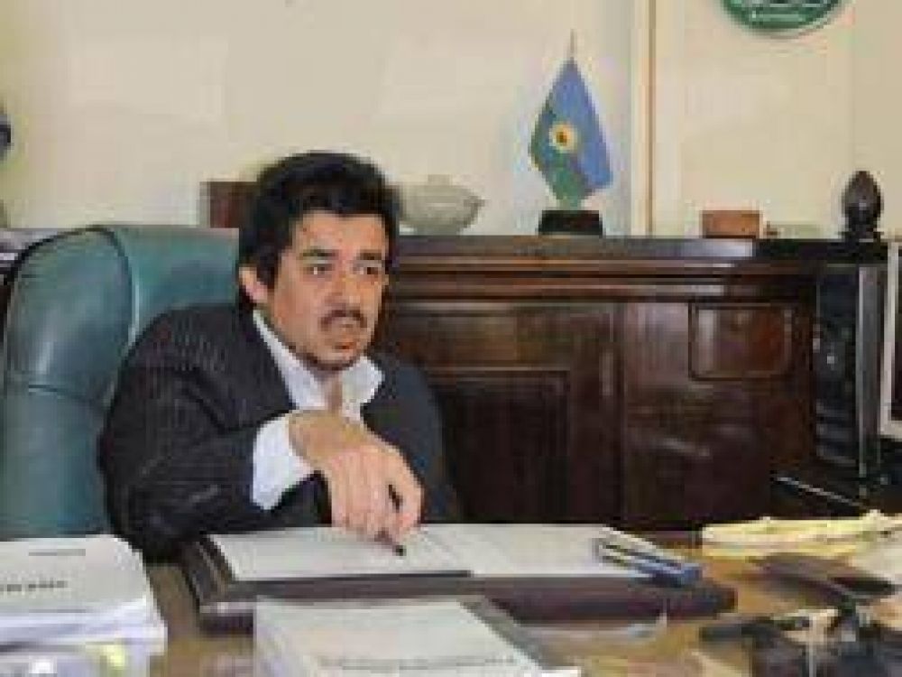 Ministro Arl�a fuera de funciones por una lesi�n