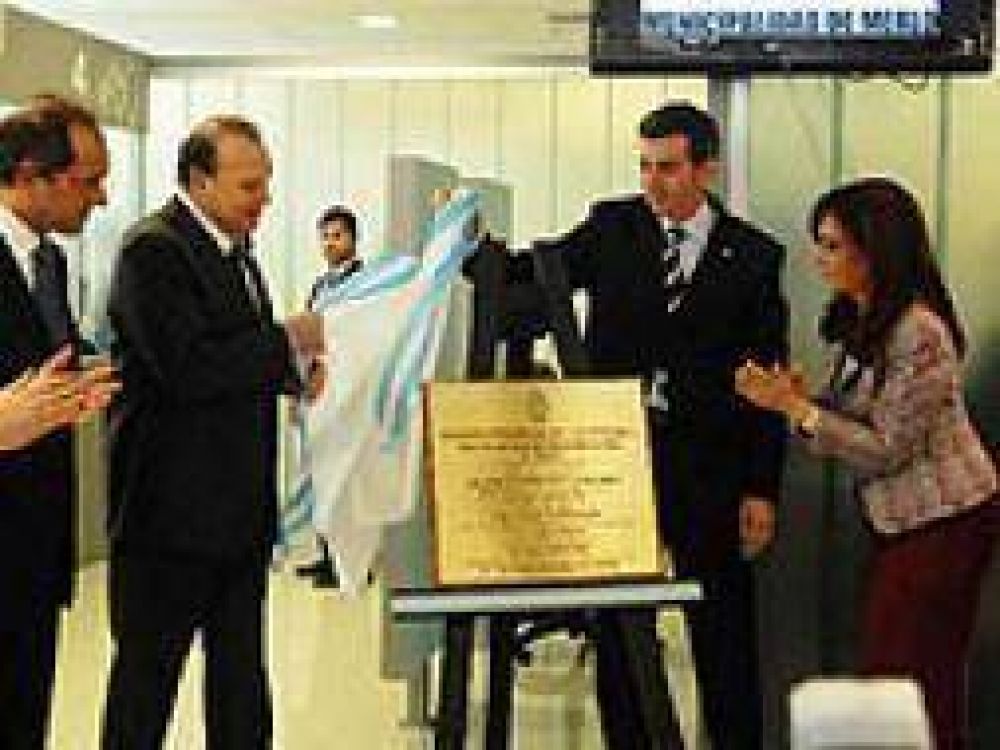 Cristina: "Este nuevo centro de documentaci�n est� hecho con neuronas argentinas"