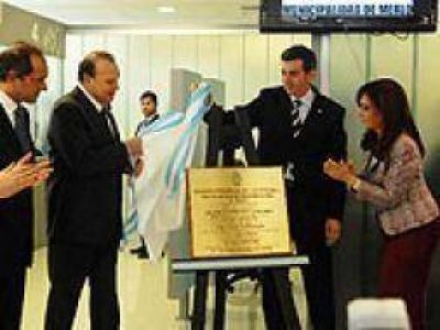 Cristina: "Este nuevo centro de documentaci�n est� hecho con neuronas argentinas"