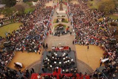 5 mil alumnos prometer�n fidelidad a la bandera