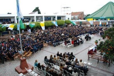 El pasado s�bado Posse presidi� las bodas de oro del colegio Sagrado Coraz�n de Jes�s