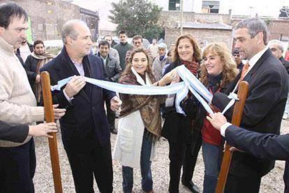 El Ministro Alvarez y el Intendente Ferraresi inauguraron una nueva sede del Envi�n