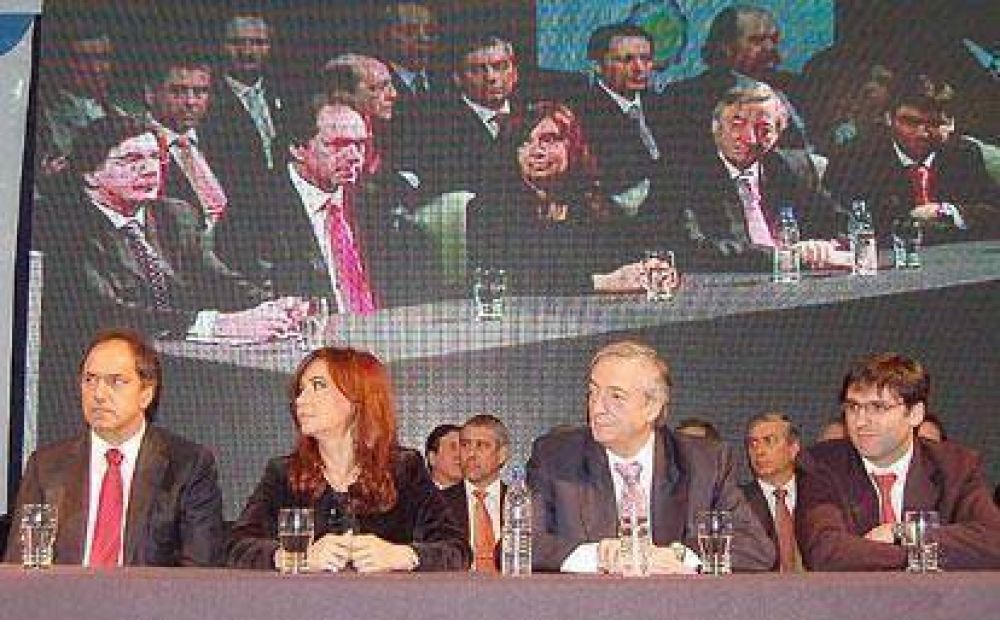 El Intendente Ferraresi acompa�� a la Presidenta en un acto de entrega de netbooks