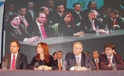 El Intendente Ferraresi acompa�� a la Presidenta en un acto de entrega de netbooks