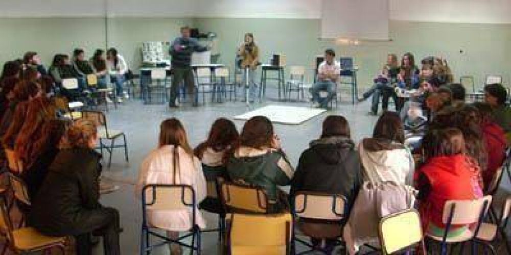 J�venes realizaron sus propuestas sobre la escuela secundaria