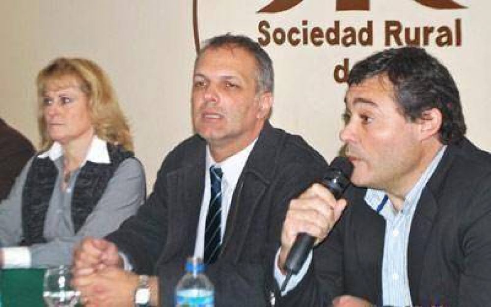 Aquilanti entreg� 29 aportes por la emergencia ganadera