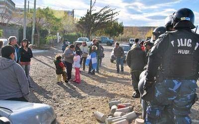 Desalojo en Km 4: docentes piden que se exprese el gobierno universitario