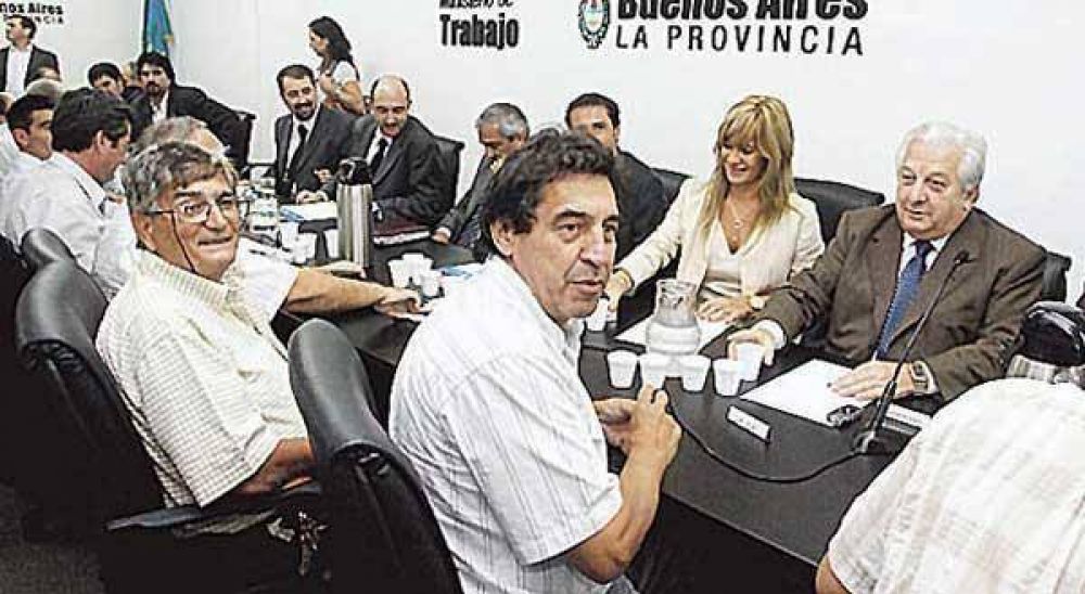 Estatales redoblan reclamos para rediscutir los salarios 