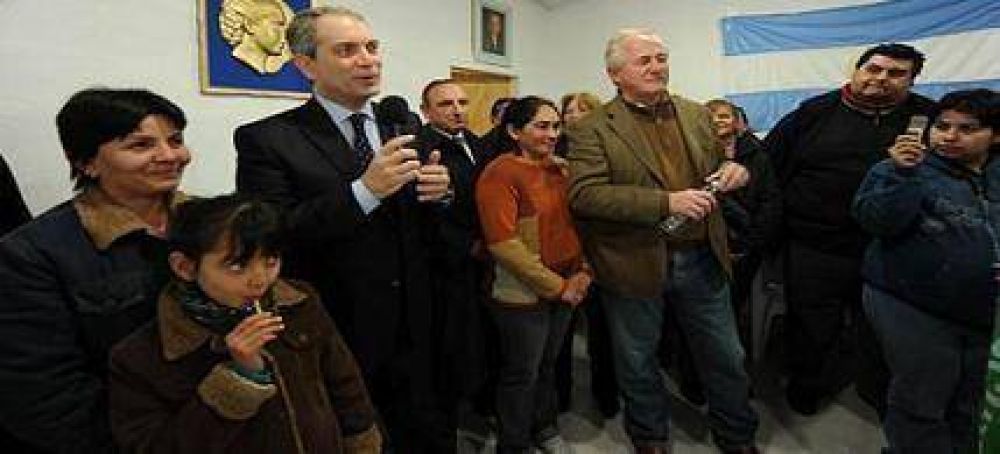 Alak 'acorrala' con locales a Bruera y promete ganar otra vez en La Plata