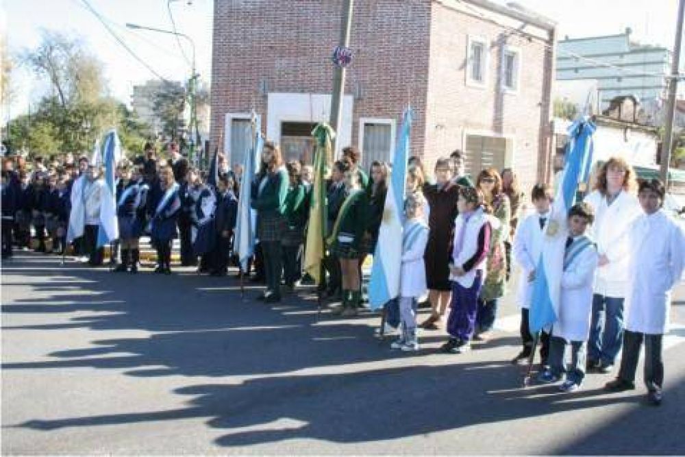La Intendente Giroldi encabez� el acto del D�a de la Bandera