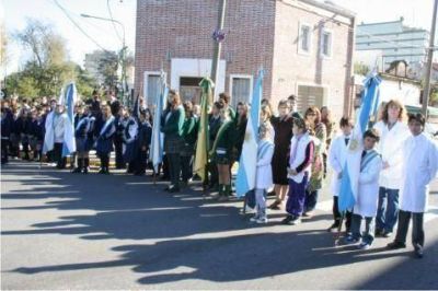 La Intendente Giroldi encabez� el acto del D�a de la Bandera
