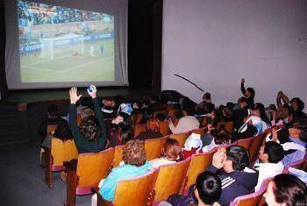 El triunfo de Argentina se vivi� en el Teatro Municipal de Mor�n