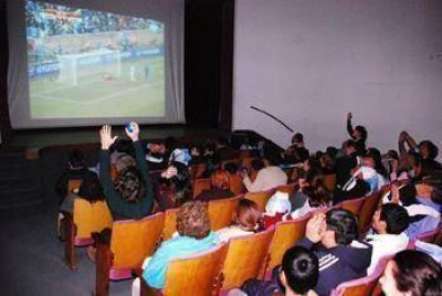 El triunfo de Argentina se vivi� en el Teatro Municipal de Mor�n
