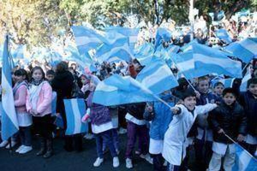 "�S�, prometo!" 3500 chicos juraron fidelidad a la Bandera