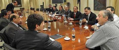GIUSTOZZI EN LA REUNION CON KIRCHNER