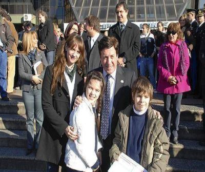 D�AZ P�REZ TOM� JURAMENTO DE LEALTAD A LA BANDERA A LOS ALUMNOS DE DIFERENTES ESCUELAS DEL DISTRITO
