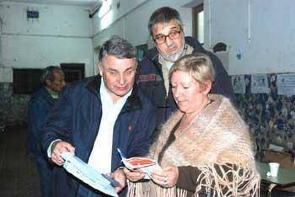 El concejal Manuel Garca Blanco acus al intendente municipal de haber utilizado una camioneta oficial, para el traslado de votantes en las ltimas elecciones