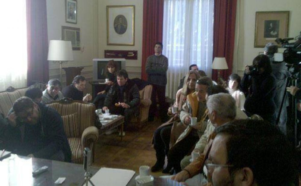 Conferencia de prensa del Intendente Caffaro: Habl� de todo, pero dijo poco. "No estoy pensando en la reeleccion"