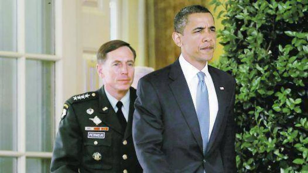 En medio del esc�ndalo, Obama ech� al jefe militar en Afganist�n