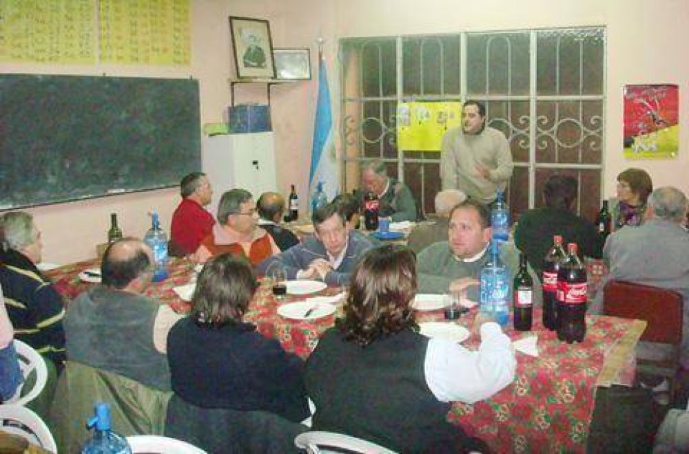 ECOS DE LA ELECCI�N INTERNA EN LA UCR COMIT� LUJ�N Mientras unos celebran, otros lamentan