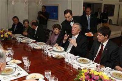 Anticip� Kirchner que se vetar� la eliminaci�n de los superpoderes