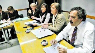 La oposici�n ahora quiere citar a Mondino y a m�s funcionarios