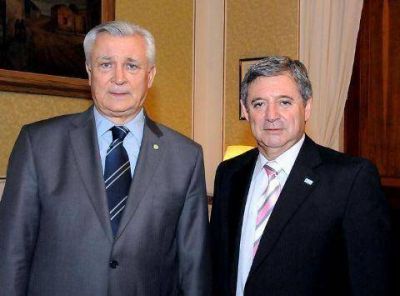 Horacio Gonz�lez se reuni� con el jefe comunal de San Mart�n