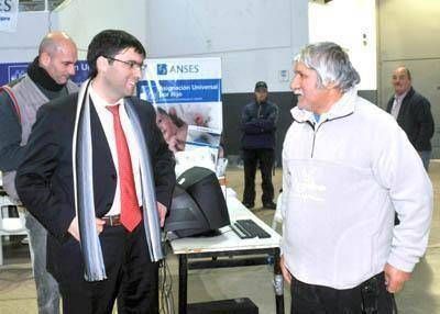 Bossio entreg� libretas de seguridad social