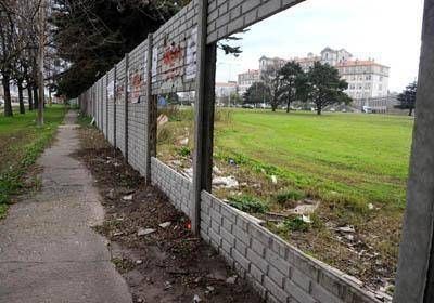 Vecinos cuestionaron el muro en torno al HIGA