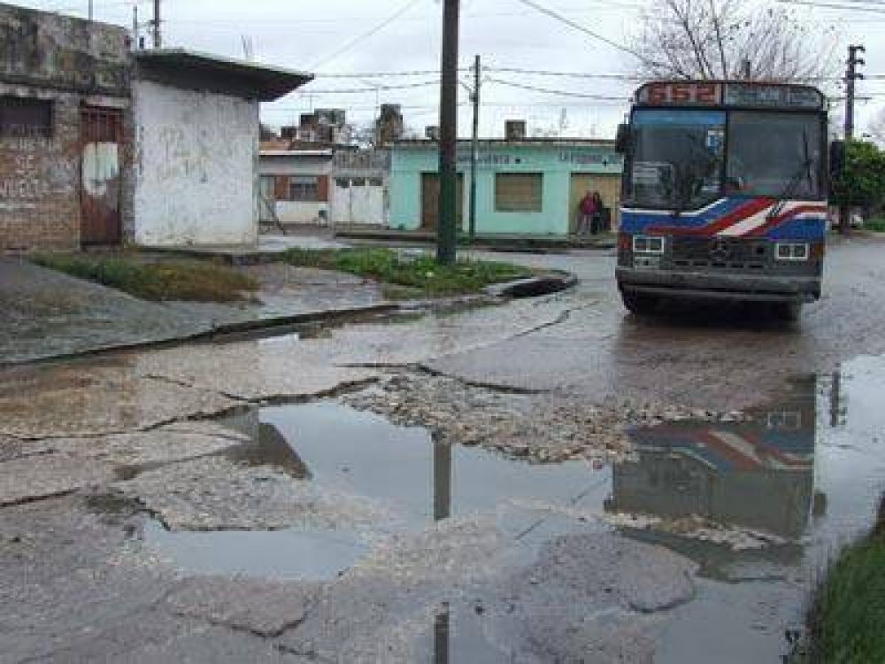 LOMAS | RECLAMO Piden la repavimentaci�n de la calle Las Tropas