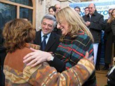 Alberti Alicia entreg� una ambulancia y pensiones