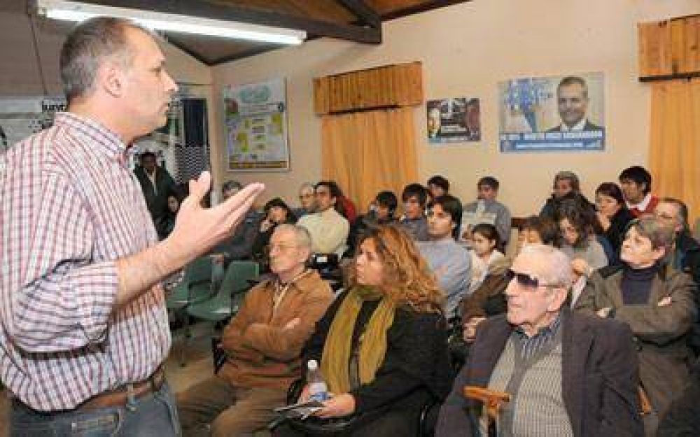 Buzzi: �con Mac Karthy y P�rez Cat�n integramos un mismo equipo�