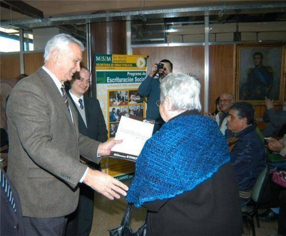 IVOSKUS ENTREG� OCHENTA NUEVOS TIT�LOS DE PROPIEDAD