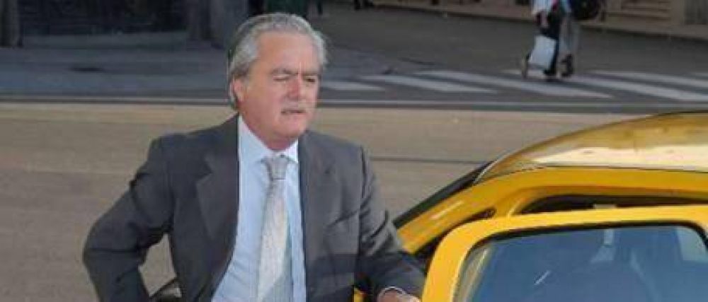 La oposici�n ahora va por el control del gasto