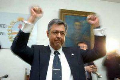 Asumi� anoche el edil radical cuestionado por el Concejo