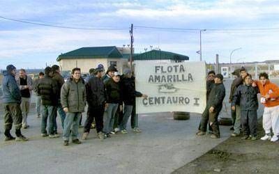 Marineros de la flota amarilla se niegan a pescar lejos de la costa