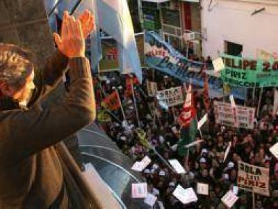 Militantes de la UOCRA dicen que fueron a "pasarle una factura" a Sol�