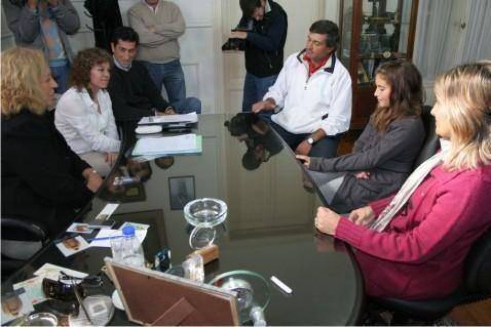 La Intendente Giroldi recibi� la visita de la joven tenista Ornella Garavani